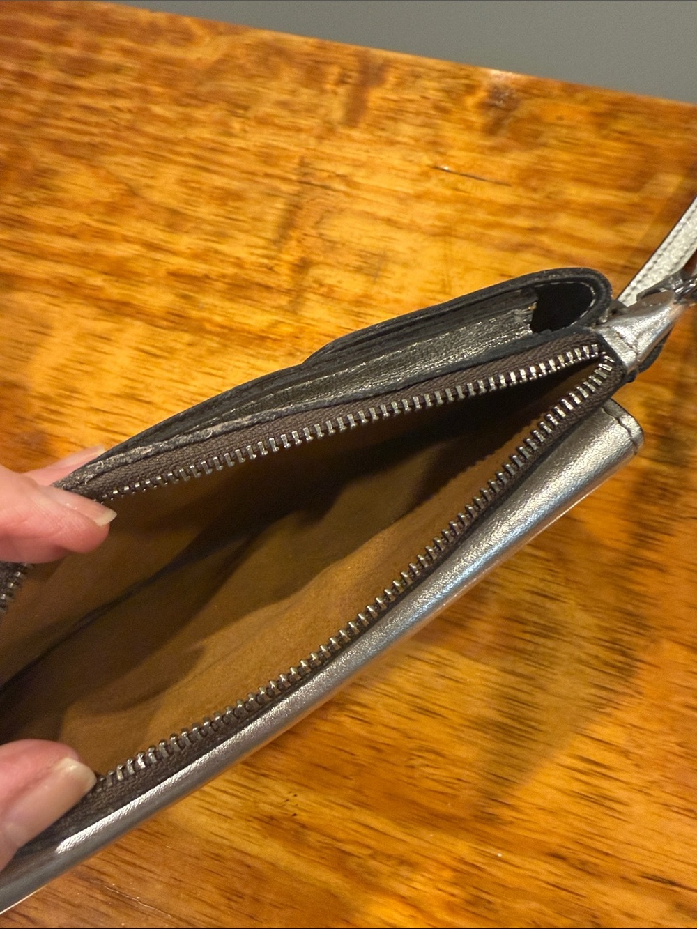 Metallic Silver Crossbody Phone Bag - Unbranded - Picture 5 of 8